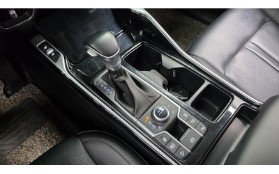 Kia Sorento 2.2 CRDi 4WD Prestige - автомобили, коли, обяви за нови и употребявани 8