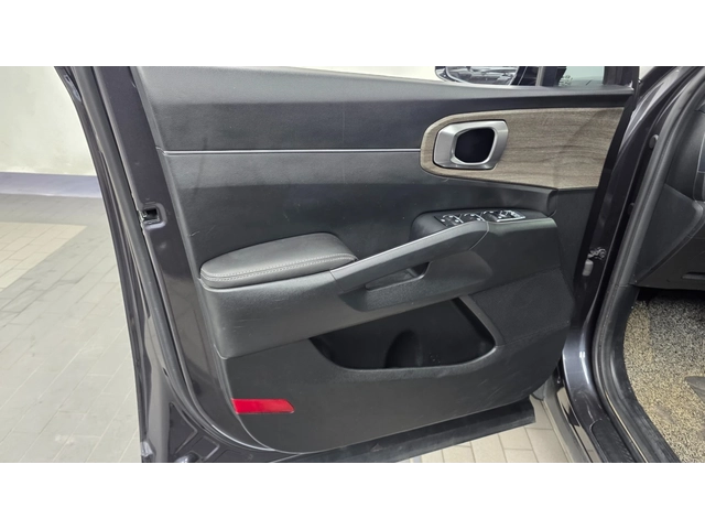 Kia Sorento 2.2 CRDi 4WD Prestige - автомобили, коли, обяви за нови и употребявани 9