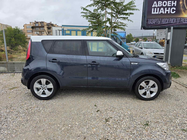 Kia Soul 1.6 CRDI - автомобили, коли, обяви за нови и употребявани 3