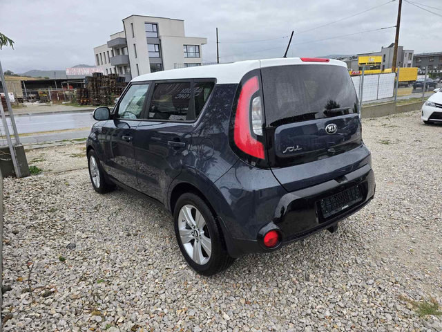 Kia Soul 1.6 CRDI - автомобили, коли, обяви за нови и употребявани 5
