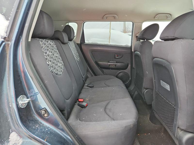 Kia Soul 2.0L 4 Front-wheel Drive - автомобили, коли, обяви за нови и употребявани 10