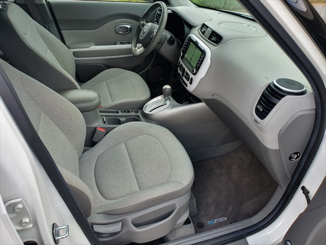 Kia Soul Full Eco Electric - автомобили, коли, обяви за нови и употребявани 11