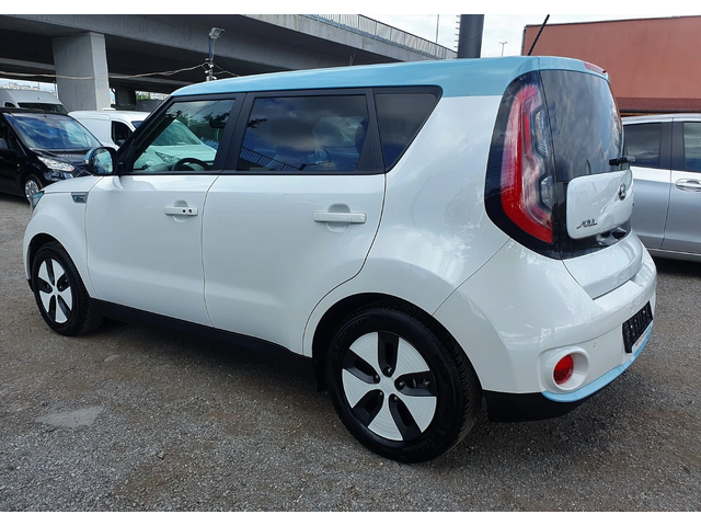 Kia Soul Full Eco Electric - автомобили, коли, обяви за нови и употребявани 5