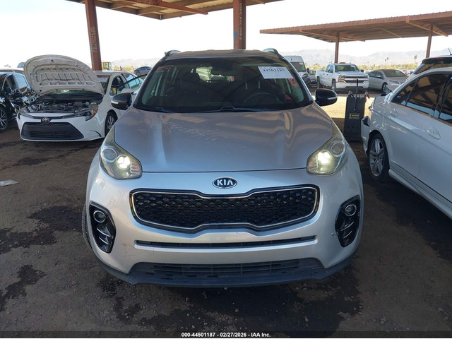 Kia Sportage 2.4L I-4 DI, DOHC, VVT, 181HP Front Wheel Drive - автомобили, коли, обяви за нови и употребявани 11