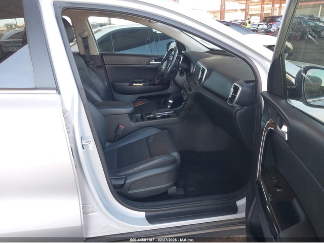 Kia Sportage 2.4L I-4 DI, DOHC, VVT, 181HP Front Wheel Drive - автомобили, коли, обяви за нови и употребявани 4