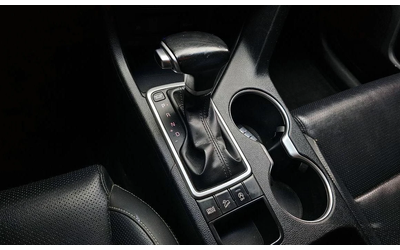 Kia Sportage - автомобили, коли, обяви за нови и употребявани 8