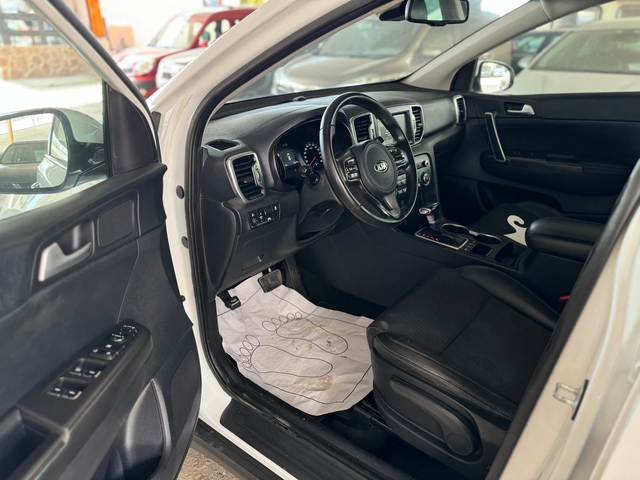 Kia Sportage 1.7CRDI-AUTO-NAVI - автомобили, коли, обяви за нови и употребявани 9