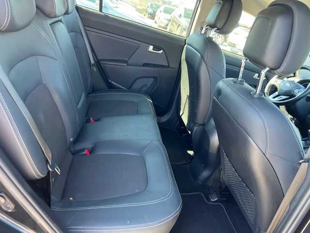 Kia Sportage 2.0 CRDI 4X4 - автомобили, коли, обяви за нови и употребявани 13