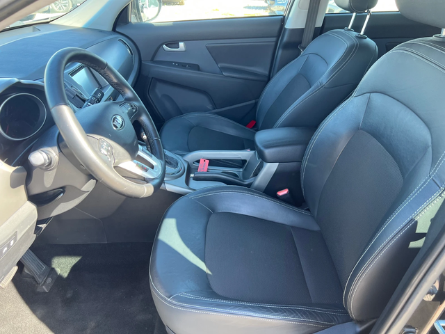 Kia Sportage 2.0 CRDI 4X4 - автомобили, коли, обяви за нови и употребявани 8