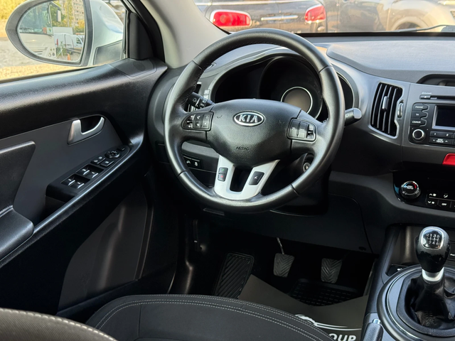 Kia Sportage 2.0 CRDI 4WD PREMIUM FULL - автомобили, коли, обяви за нови и употребявани 9