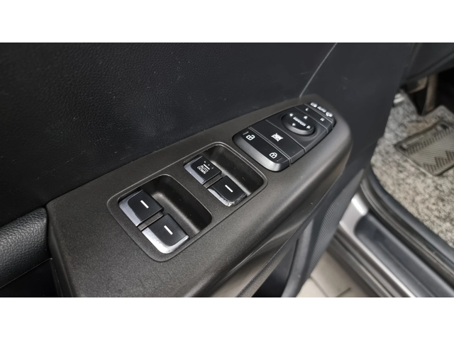 Kia Sportage 2.0 2WD PRESTIGE autogeorge.com - автомобили, коли, обяви за нови и употребявани 16