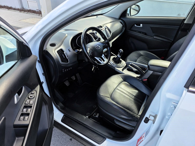 Kia Sportage 2.0crdi/AWD/Feel Rebel* - автомобили, коли, обяви за нови и употребявани 6