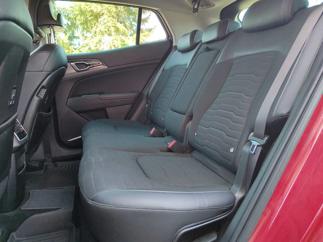 Kia Sportage Executive - автомобили, коли, обяви за нови и употребявани 9