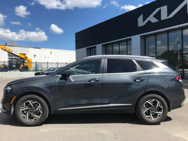 Kia Sportage LX Pkg. | Clean Carfax | No Accidents Front Wheel Drive - автомобили, коли, обяви за нови и употребявани 1