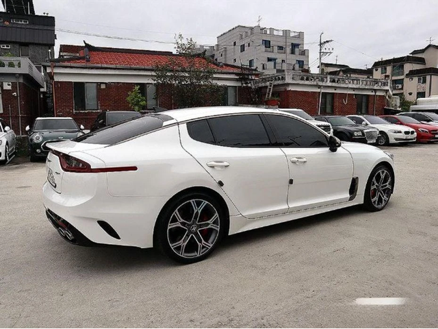 Kia Stinger 2.0 Turbo 2WD * НАЙ-ДОБРА ЦЕНА В БЪЛГАРИЯ* - автомобили, коли, обяви за нови и употребявани 3