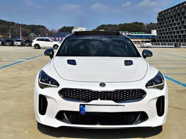 Kia Stinger 2.0 Turbo 2WD * НАЙ-ДОБРА ЦЕНА В БЪЛГАРИЯ* - автомобили, коли, обяви за нови и употребявани 2