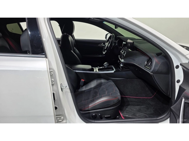 Kia Stinger 3.3 GT Acro Edition* АЛКАНТАРА* HUD* 360 - автомобили, коли, обяви за нови и употребявани 9