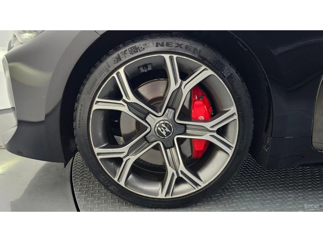 Kia Stinger 3.3 Turbo AWD GT* КОЖА* ОБДУХВ* НАВИ* ПАНО - автомобили, коли, обяви за нови и употребявани 4