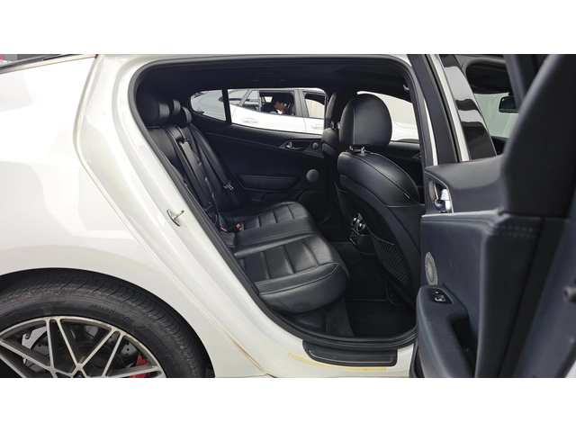 Kia Stinger 3.3 Turbo - автомобили, коли, обяви за нови и употребявани 11