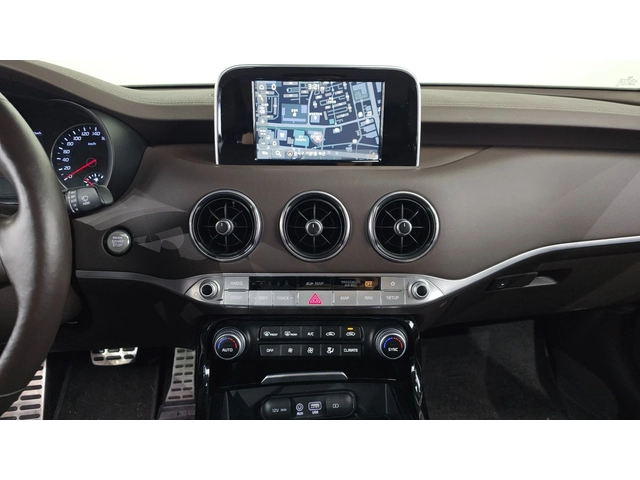 Kia Stinger 2.2 Diesel 2WD - автомобили, коли, обяви за нови и употребявани 8