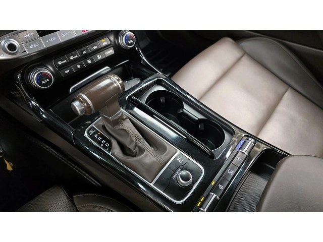 Kia Stinger 2.0 Turbo AWD - автомобили, коли, обяви за нови и употребявани 9