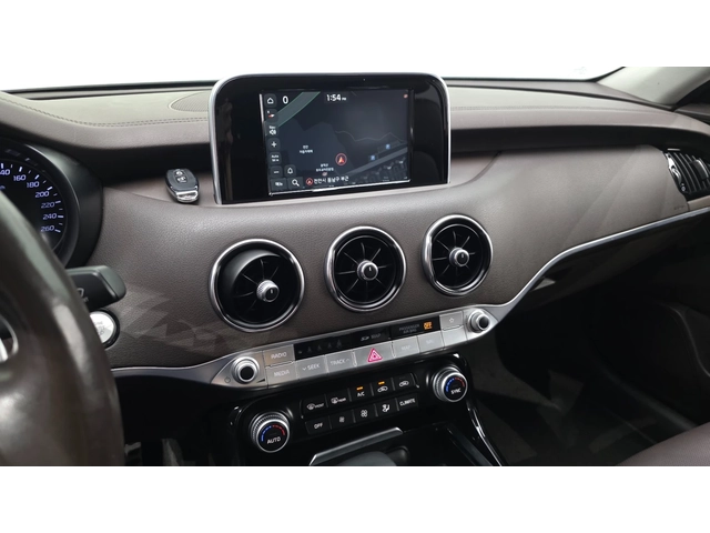 Kia Stinger 2.0 Turbo AWD - автомобили, коли, обяви за нови и употребявани 11
