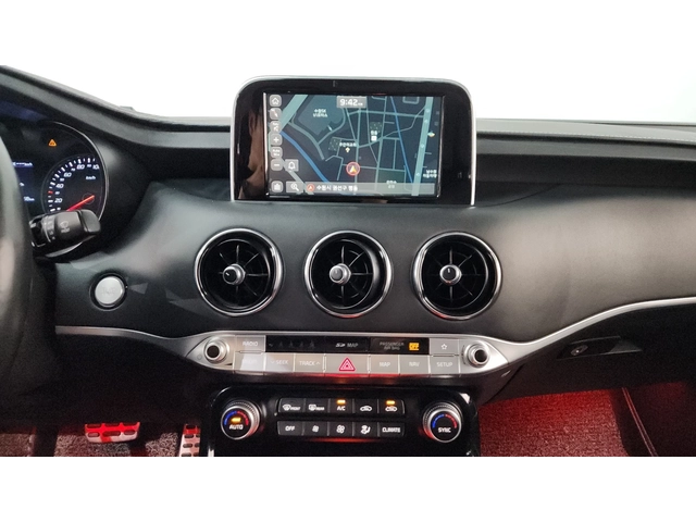 Kia Stinger 3.3 Turbo AWD Masters - автомобили, коли, обяви за нови и употребявани 11
