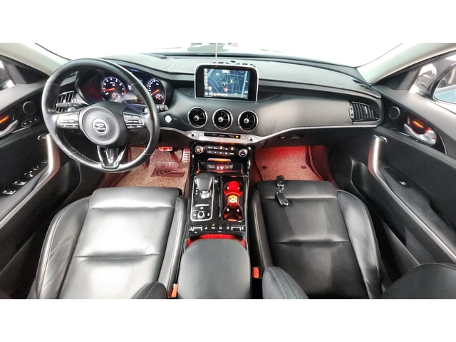 Kia Stinger 3.3 Turbo AWD Masters - автомобили, коли, обяви за нови и употребявани 6