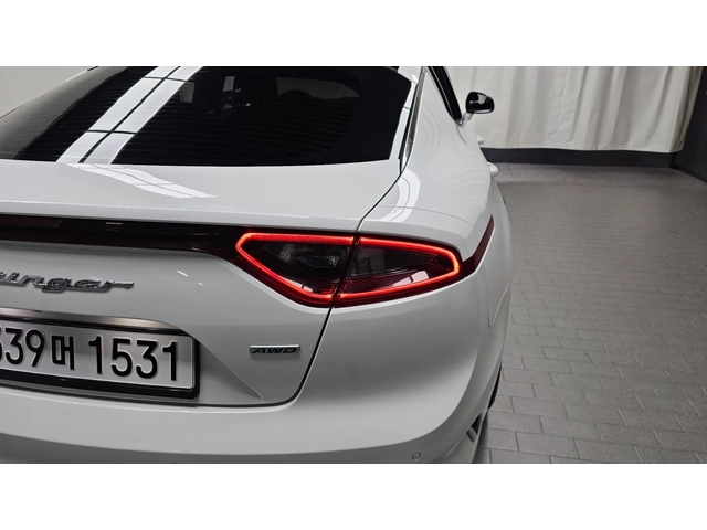 Kia Stinger 2.0 Turbo AWD Platinum (Model 2018) - автомобили, коли, обяви за нови и употребявани 2