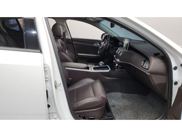 Kia Stinger 2.2 CRDi AWD Dream Edition - автомобили, коли, обяви за нови и употребявани 10