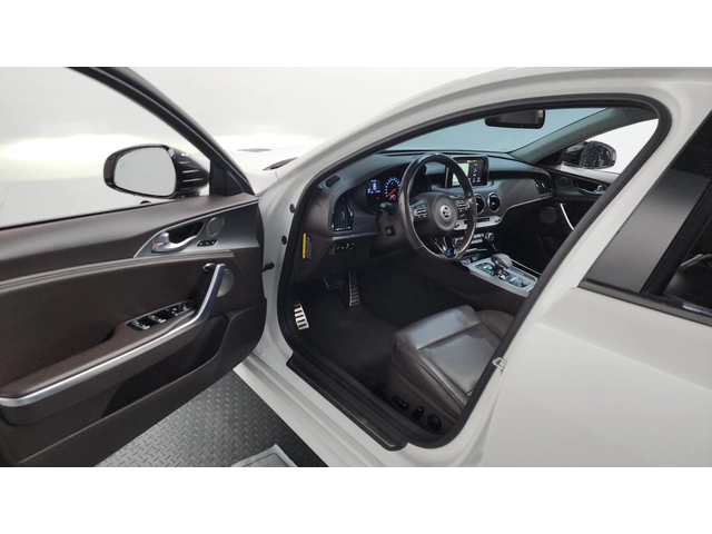 Kia Stinger 2.2 CRDi AWD Dream Edition - автомобили, коли, обяви за нови и употребявани 9