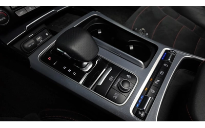 Kia Stinger 2.5 T-GDI AWD Masters Acro Edition - автомобили, коли, обяви за нови и употребявани 7