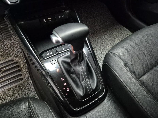 Kia Stonic Diesel 1.6 Trendy * НАЙ-ДОБРА ЦЕНА В БЪЛГАРИЯ* - автомобили, коли, обяви за нови и употребявани 8