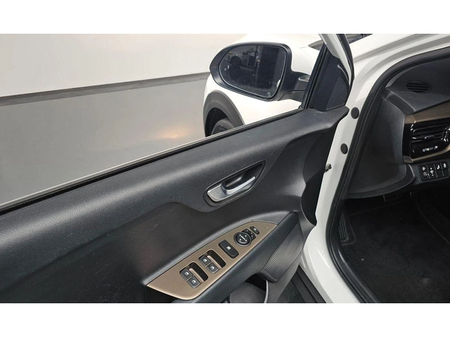 Kia Stonic Diesel 1.6 Prestige * НАЙ-ДОБРА ЦЕНА В БЪЛГАРИЯ* - автомобили, коли, обяви за нови и употребявани 11