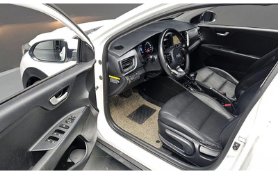 Kia Stonic Diesel 1.6 Trendy * НАЙ-ДОБРА ЦЕНА В БЪЛГАРИЯ* - автомобили, коли, обяви за нови и употребявани 11