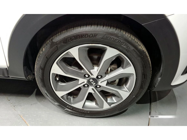 Kia Stonic Diesel 1.6 Trendy * НАЙ-ДОБРА ЦЕНА В БЪЛГАРИЯ* - автомобили, коли, обяви за нови и употребявани 4