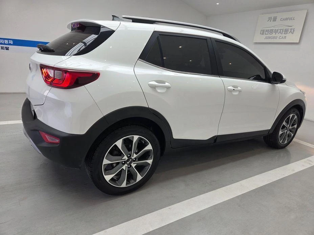 Kia Stonic Diesel 1.6 Prestige * НАЙ-ДОБРА ЦЕНА В БЪЛГАРИЯ* - автомобили, коли, обяви за нови и употребявани 4