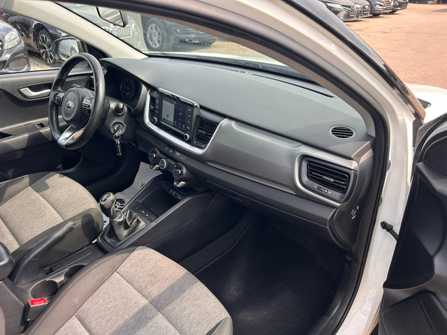 Kia Stonic 1.6CRDI NAVI/KAMERA EURO 6 - автомобили, коли, обяви за нови и употребявани 10