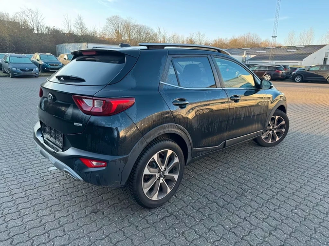 Kia Stonic 1.6d 110ps Vision - автомобили, коли, обяви за нови и употребявани 2
