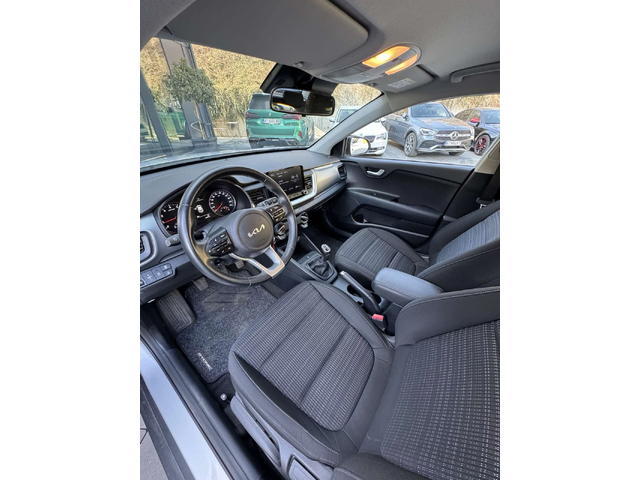 Kia Stonic - автомобили, коли, обяви за нови и употребявани 9
