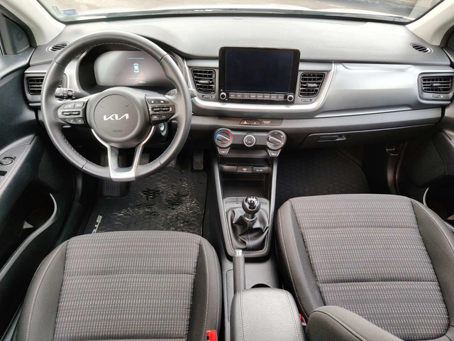 Kia Stonic LX - автомобили, коли, обяви за нови и употребявани 8