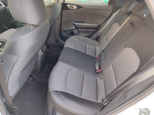 Kia xCeed SUV 141к.с. Plug-In Hybrid - автомобили, коли, обяви за нови и употребявани 11
