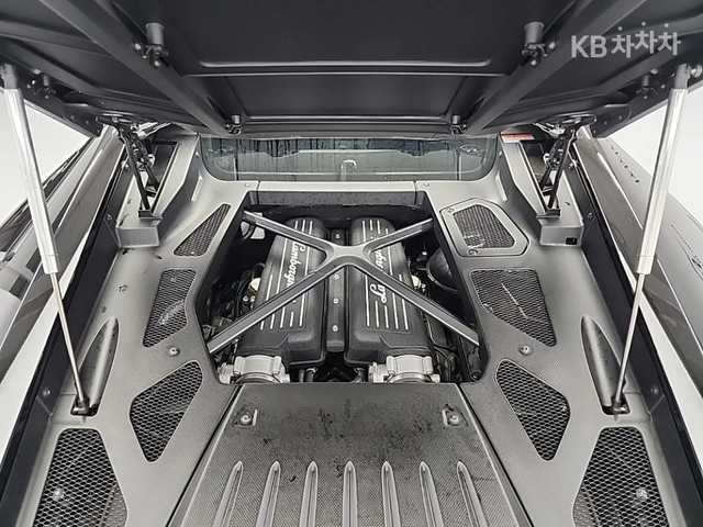 Lamborghini Huracan LP580-2 С ФИНАНСИРАНЕ - автомобили, коли, обяви за нови и употребявани 13