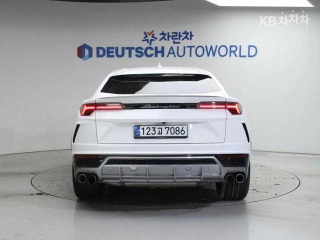 Lamborghini Urus 4.0 V8 ФИНАНСИРАНЕ - автомобили, коли, обяви за нови и употребявани 3