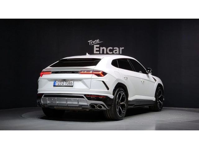 Lamborghini Urus 4.0 V8 - автомобили, коли, обяви за нови и употребявани 1