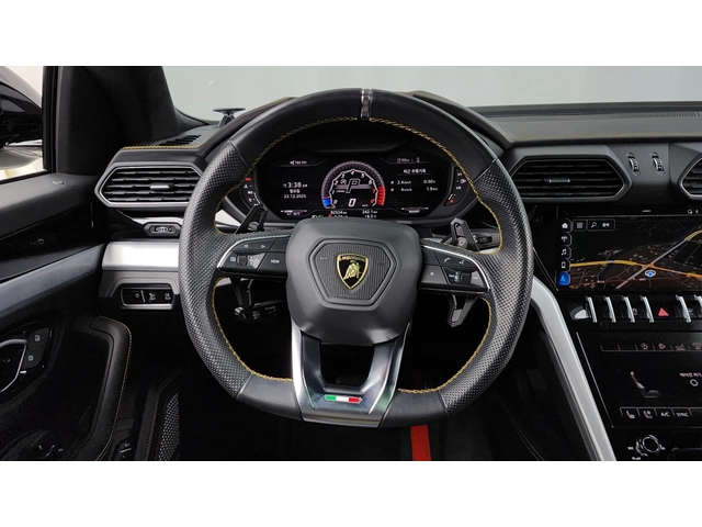 Lamborghini Urus 4.0 V8 - автомобили, коли, обяви за нови и употребявани 7