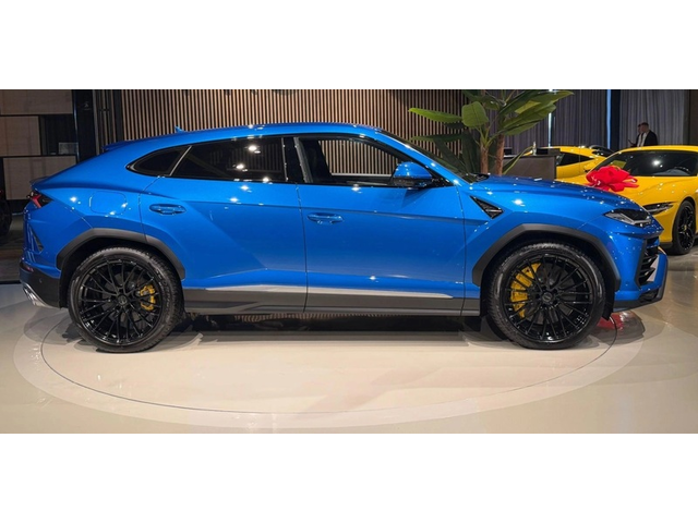 LAMBORGHINI URUS URUS 4.0 V8 4WD  - автомобили, коли, обяви за нови и употребявани 4