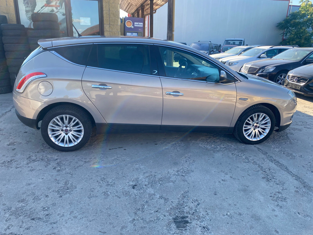 Lancia Delta 1.6 m-jet - автомобили, коли, обяви за нови и употребявани 3