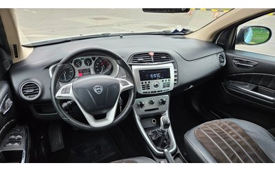 Lancia Delta 1.4 T-jet GAZ/KLIMA/KOJA - автомобили, коли, обяви за нови и употребявани 8