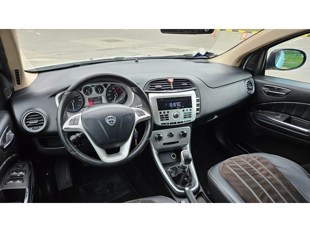 Lancia Delta 1.4 T-jet GAZ/KLIMA/KOJA - автомобили, коли, обяви за нови и употребявани 8